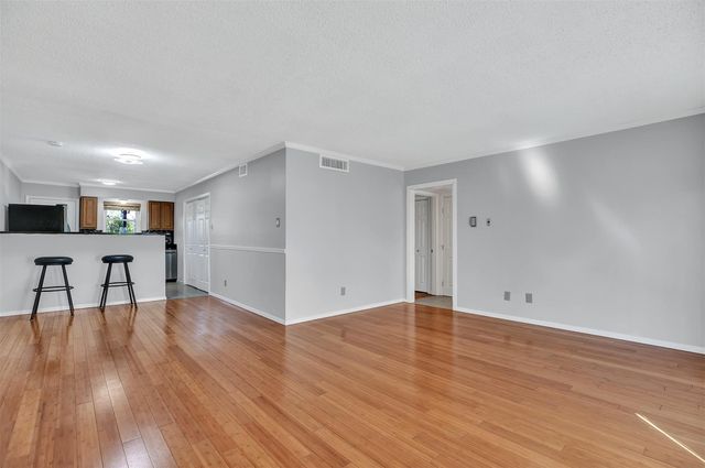 7705 Meadow Park Drive 209, Dallas, TX 75230