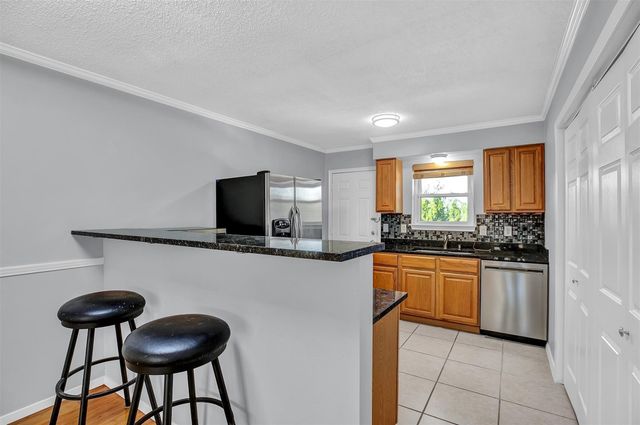 7705 Meadow Park Drive 209, Dallas, TX 75230