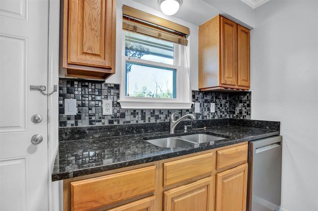 7705 Meadow Park Drive 209, Dallas, TX 75230