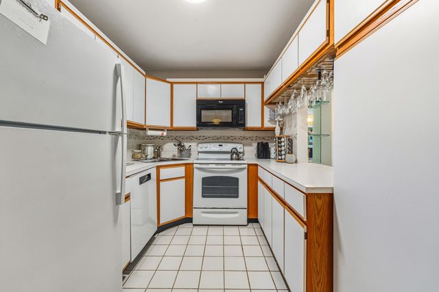 2114 SW Silver Pine Way 121-C2, Palm City, FL 34990