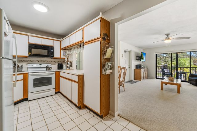 2114 SW Silver Pine Way 121-C2, Palm City, FL 34990