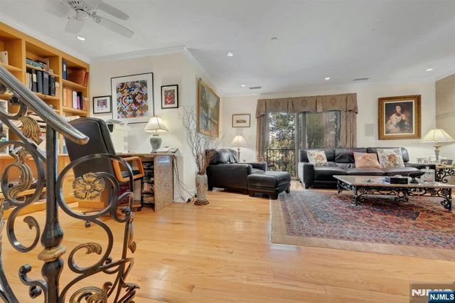 2 Eliot Court, Teaneck, NJ 07666