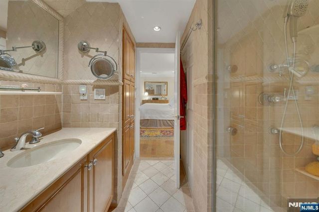 2 Eliot Court, Teaneck, NJ 07666