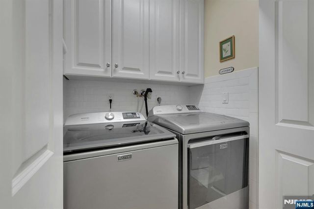 2 Eliot Court, Teaneck, NJ 07666