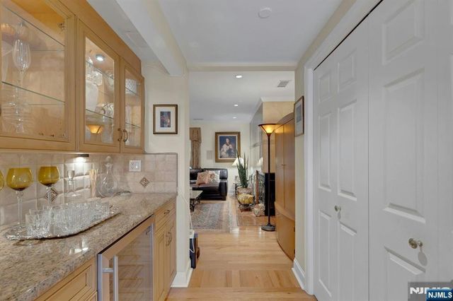 2 Eliot Court, Teaneck, NJ 07666