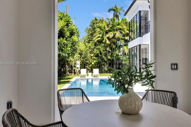 1220 S Alhambra Cir, Coral Gables, FL 33146