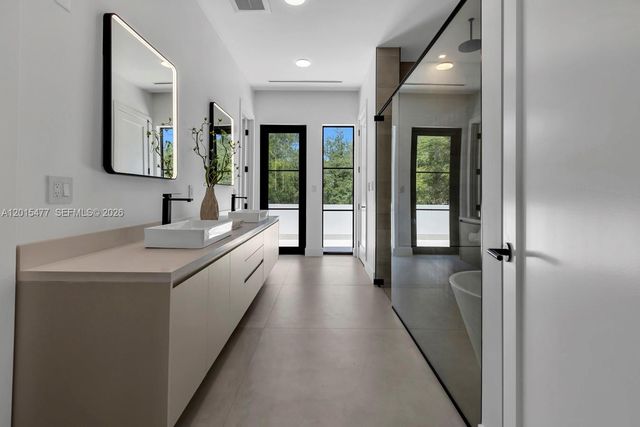 1220 S Alhambra Cir, Coral Gables, FL 33146
