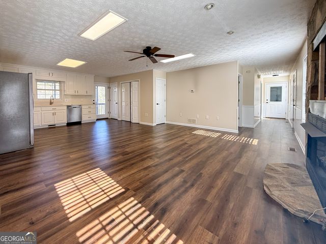 499 Old Deer Path Way, Cleveland, GA 30528