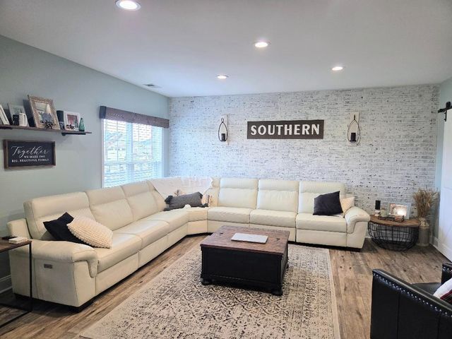 504 Shelburne Way, Nicholasville, KY 40356