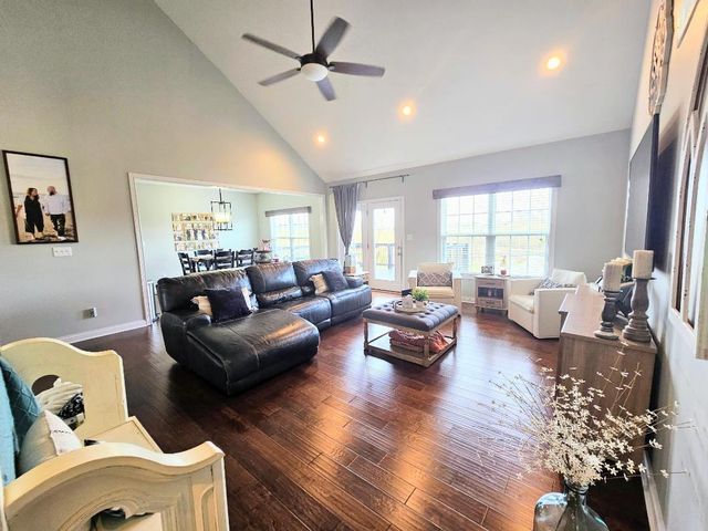 504 Shelburne Way, Nicholasville, KY 40356