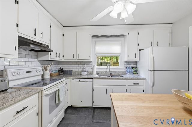 1197 Red Coach Ln, Sandston, VA 23150