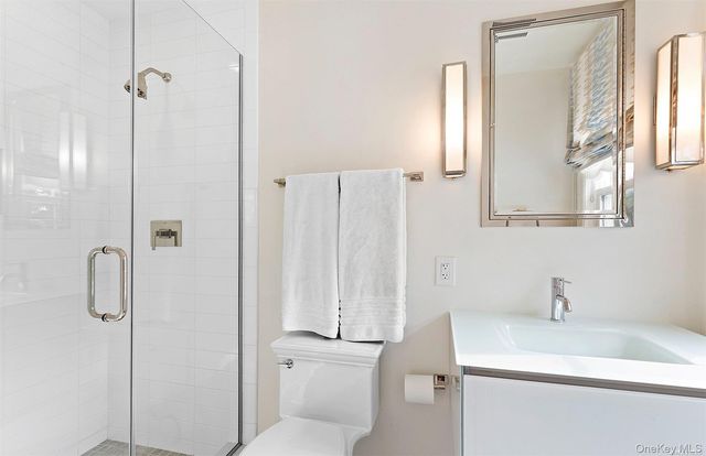 1 Blueberry Lane, Quogue, NY 11959