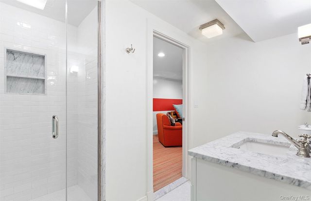 1 Blueberry Lane, Quogue, NY 11959