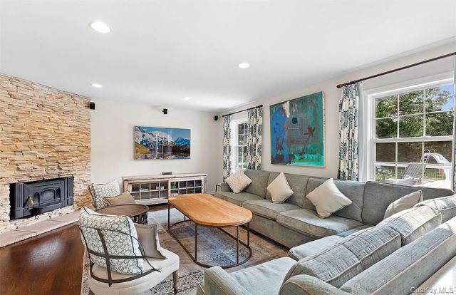 1 Blueberry Lane, Quogue, NY 11959