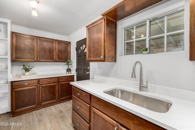 1001 N 30TH Avenue, Phoenix, AZ 85009