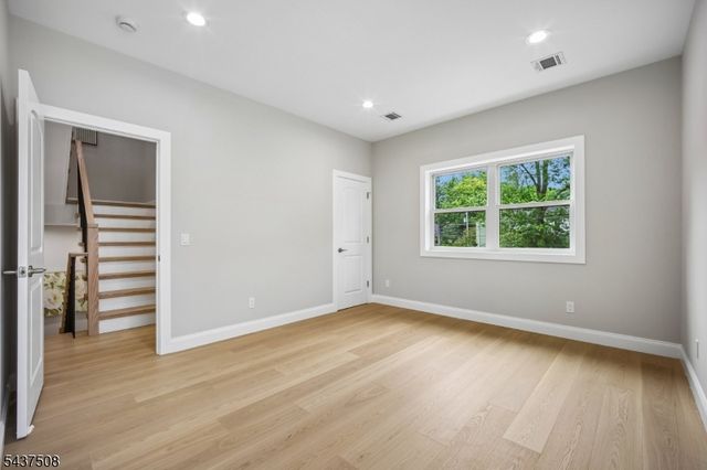 5 Briar Cliff Rd, Livingston Twp., NJ 07039