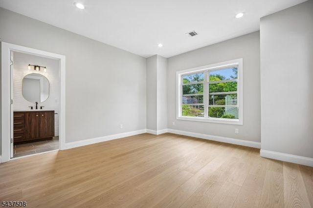 5 Briar Cliff Rd, Livingston Twp., NJ 07039