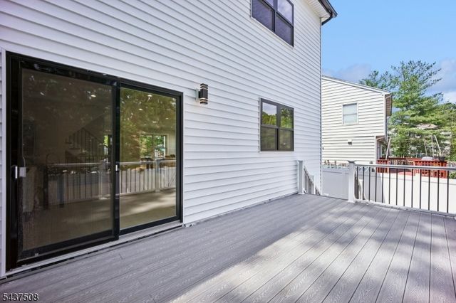 5 Briar Cliff Rd, Livingston Twp., NJ 07039