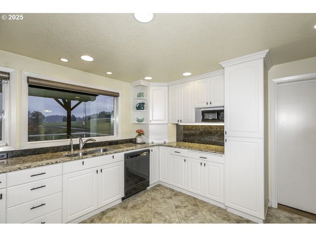 2918 Se MARANATHA Ct, Turner, OR 97392