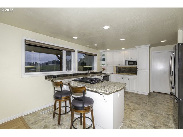 2918 Se MARANATHA Ct, Turner, OR 97392