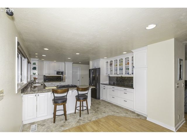 2918 Se MARANATHA Ct, Turner, OR 97392