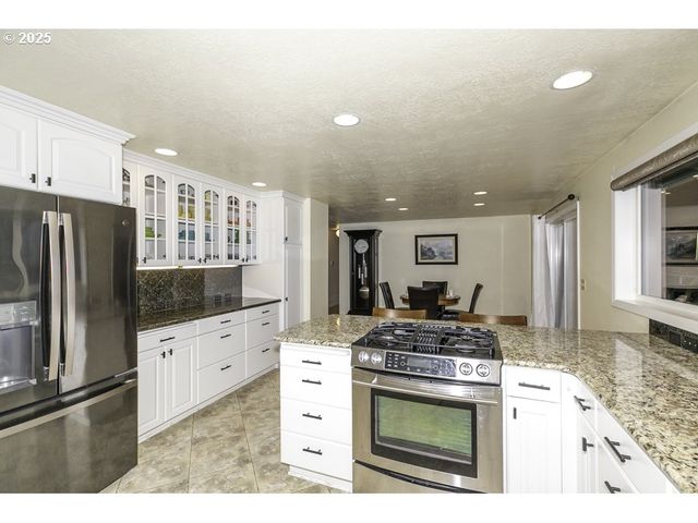 2918 Se MARANATHA Ct, Turner, OR 97392