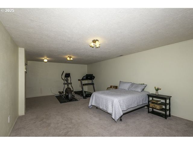 2918 Se MARANATHA Ct, Turner, OR 97392