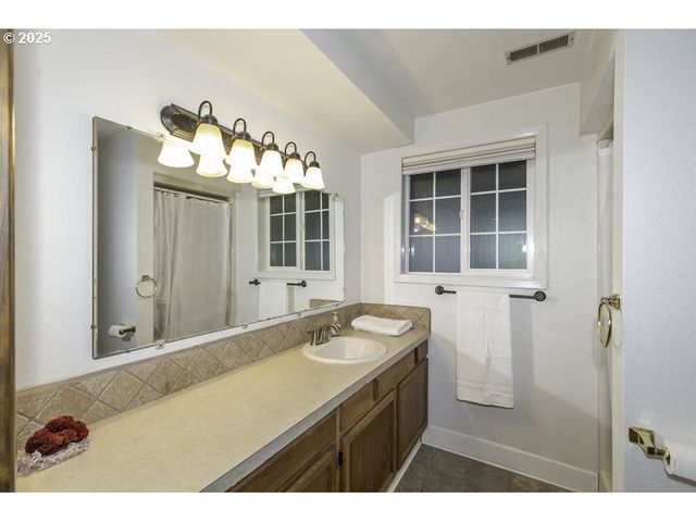 2918 Se MARANATHA Ct, Turner, OR 97392