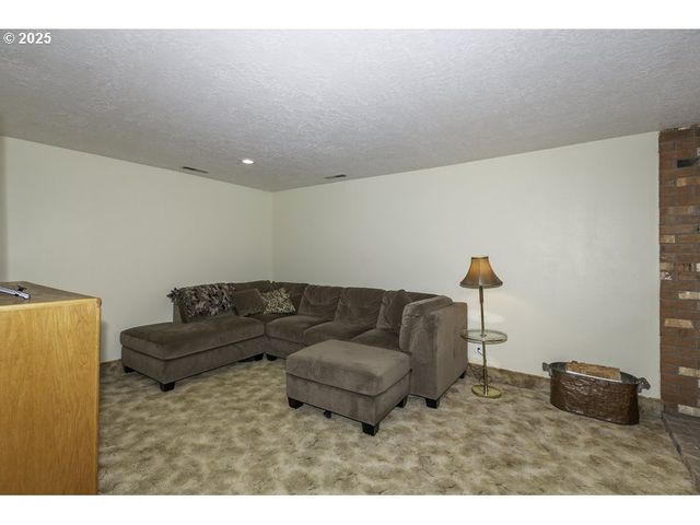 2918 Se MARANATHA Ct, Turner, OR 97392