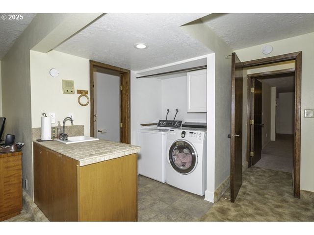 2918 Se MARANATHA Ct, Turner, OR 97392