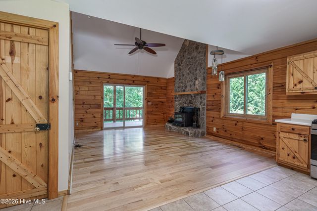 44 Red Wolf Trail, Blairsville, GA 30512
