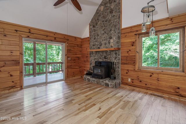44 Red Wolf Trail, Blairsville, GA 30512