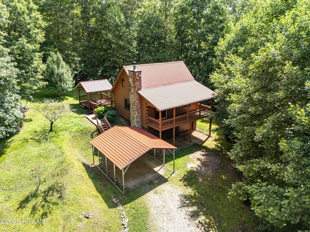 44 Red Wolf Trail, Blairsville, GA 30512