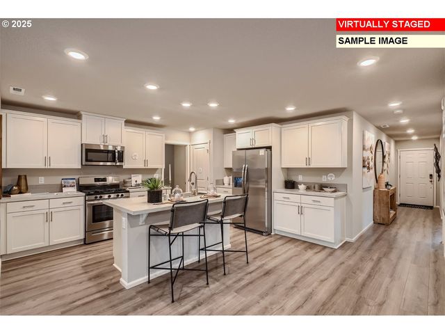 1135 Clemson St, Woodburn, OR 97071