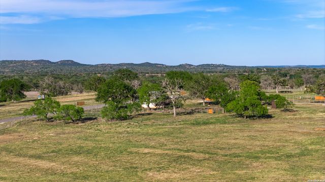0005 Clearwater, Comfort, TX 78006