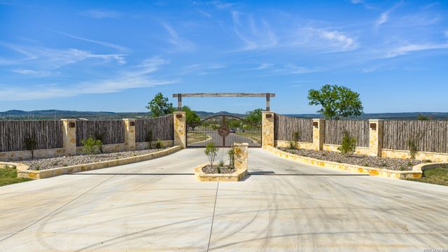 0005 Clearwater, Comfort, TX 78006