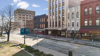 212 N Center Street 202, Bloomington, IL 61701