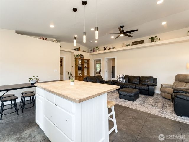 14300 NE 172nd Circle, Brush Prairie, WA 98606
