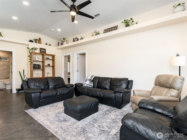 14300 NE 172nd Circle, Brush Prairie, WA 98606