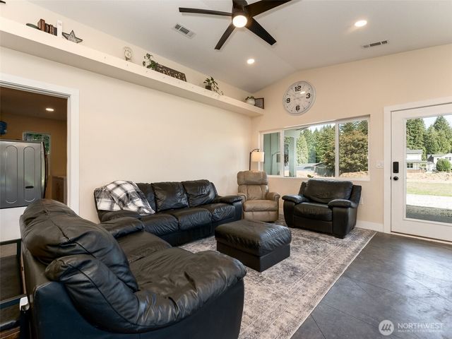14300 NE 172nd Circle, Brush Prairie, WA 98606