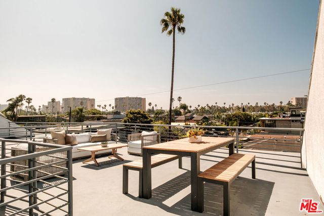 691 Mildred Avenue 2, Los Angeles, CA 90291