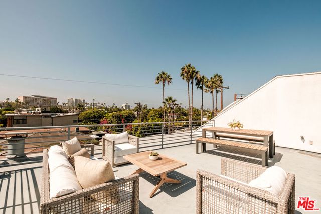 691 Mildred Avenue 2, Los Angeles, CA 90291
