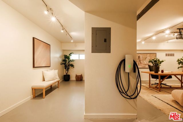 691 Mildred Avenue 2, Los Angeles, CA 90291