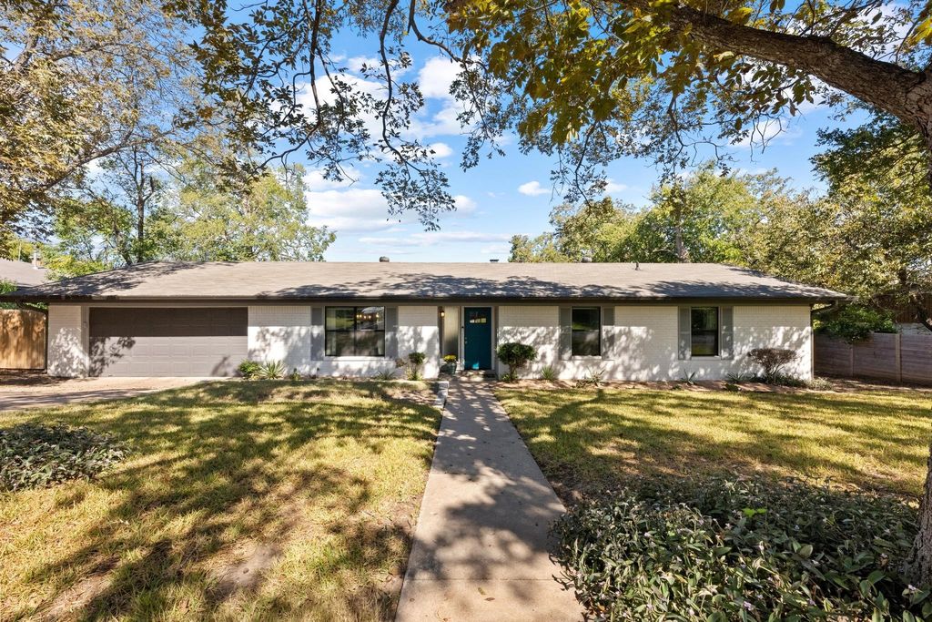 1006 Hollybluff ST, Austin, TX 78753