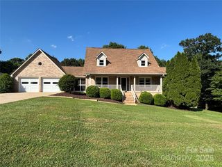 1335 33rd Avenue Drive NE, Hickory, NC 28601