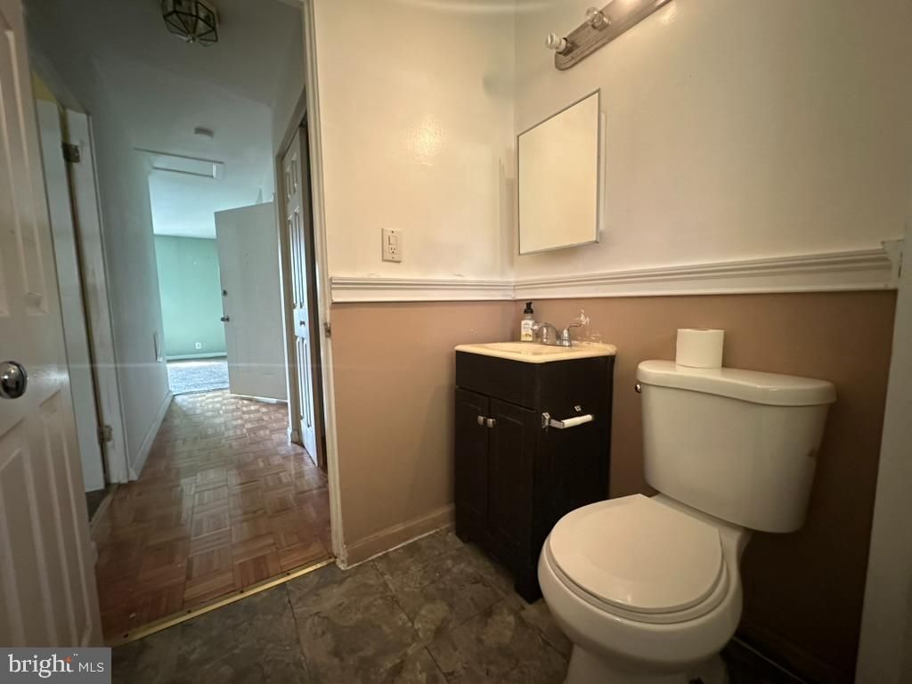 Image 12 of property listing at 306 E FURMAN DR, Sterling, VA 20164