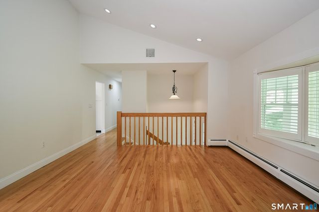 12 Crane Place, Simsbury, CT 06070