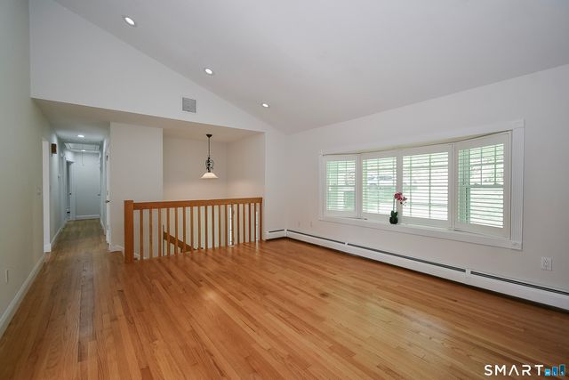12 Crane Place, Simsbury, CT 06070