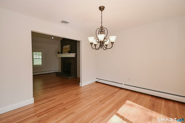 12 Crane Place, Simsbury, CT 06070