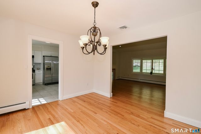12 Crane Place, Simsbury, CT 06070